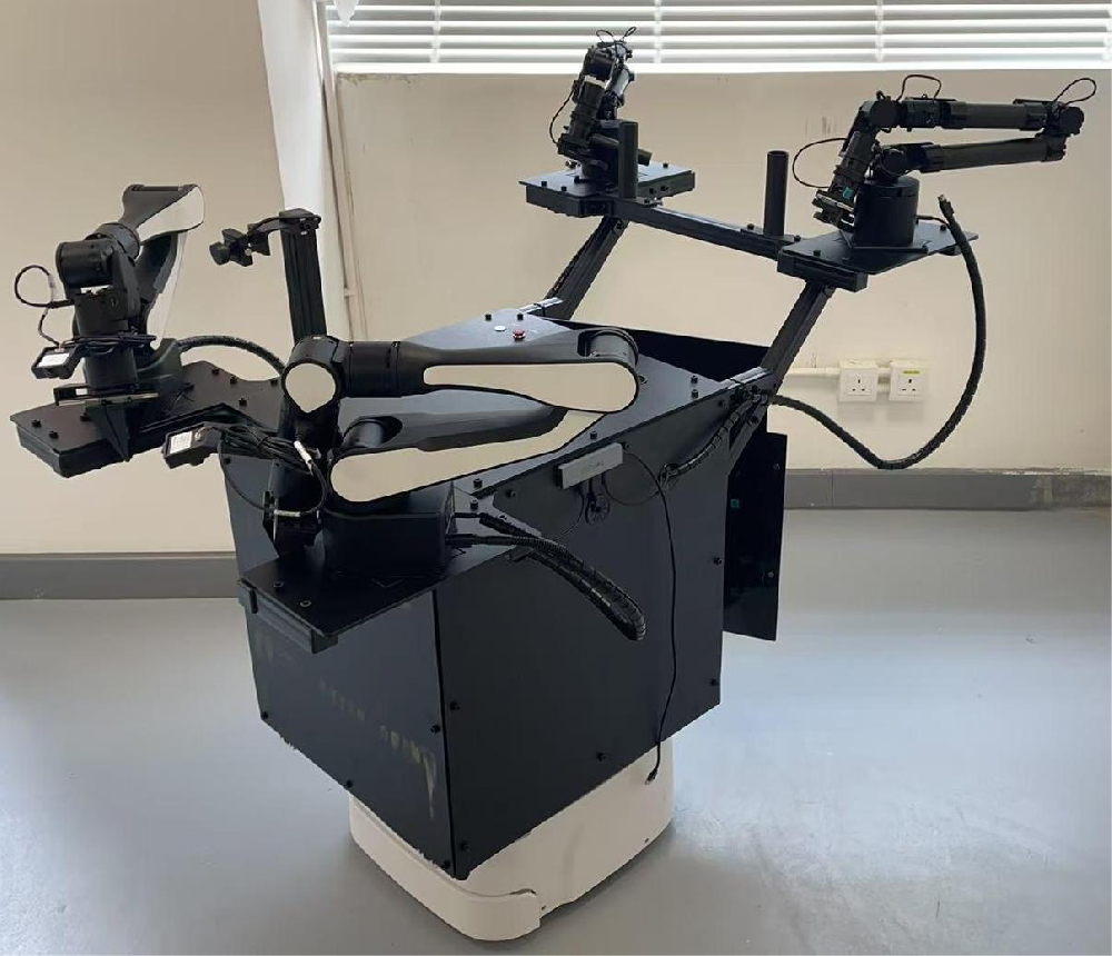 移动轮式双机械臂远程操作机器人